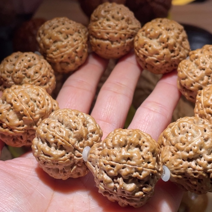 桃核把件七瓣金刚菩提手持