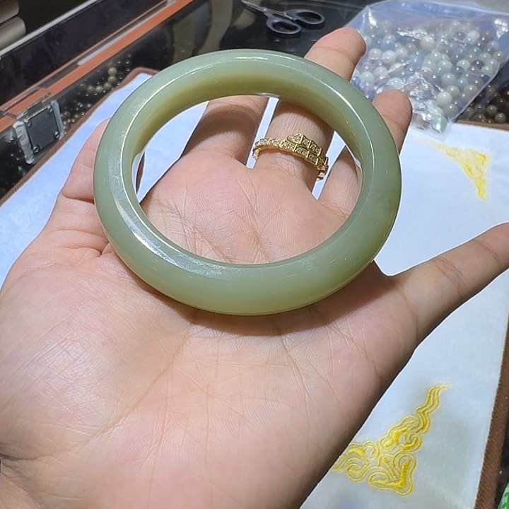 和田玉（糖玉）手镯未镶嵌