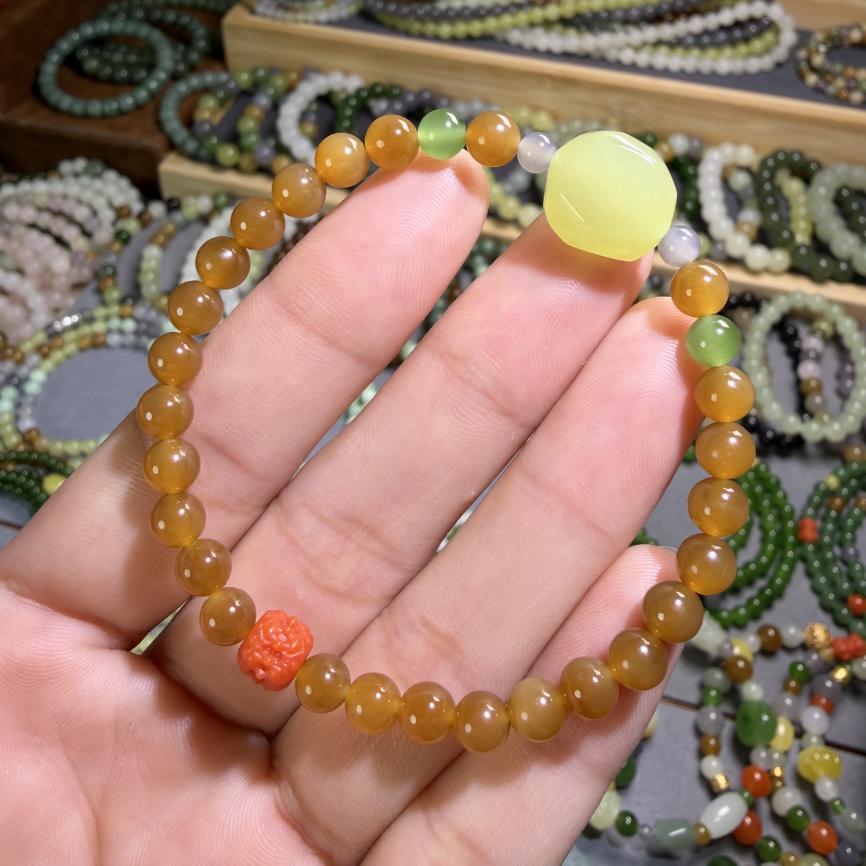 天然和田玉且末糖5.5mm单圈手串+冰黄口随形顶珠新中式设计款