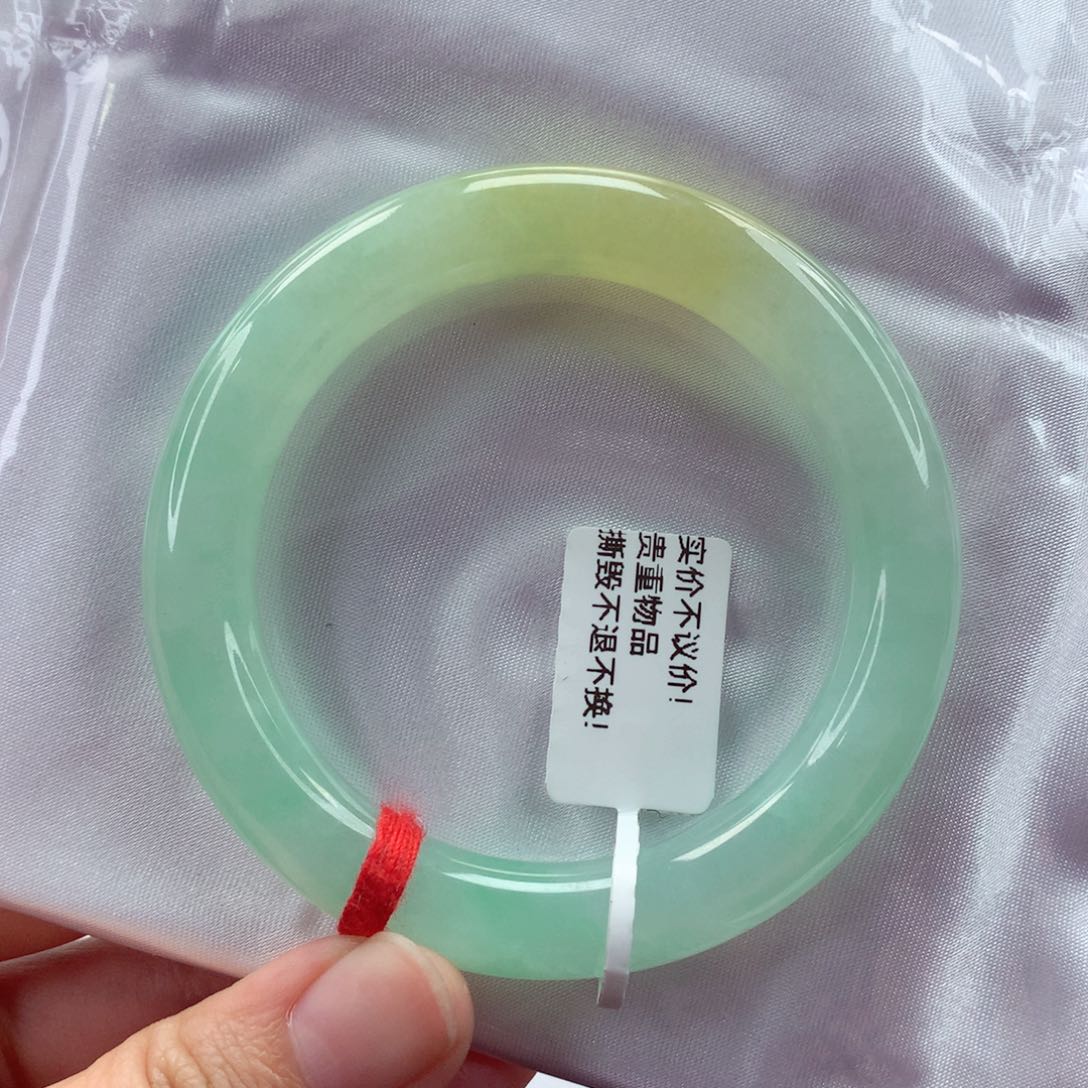 翡翠手镯（圆镯）未镶嵌特色冰底黄加绿 喵