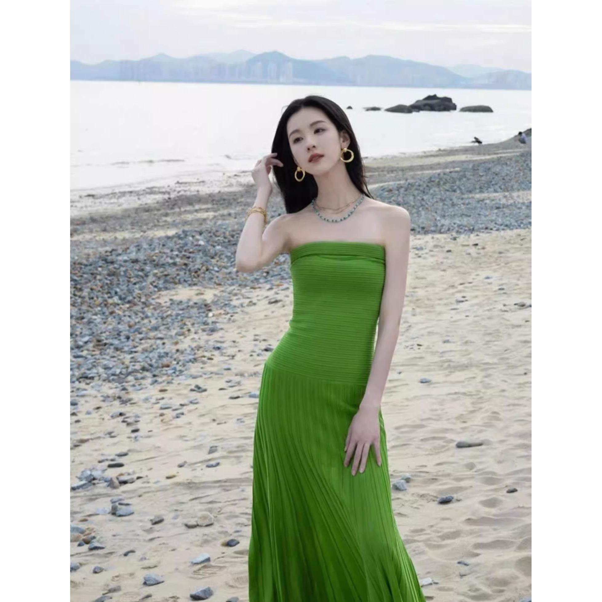 度假风薄荷绿色抹胸针织连衣裙女夏季海边穿搭收腰显瘦气质长裙子