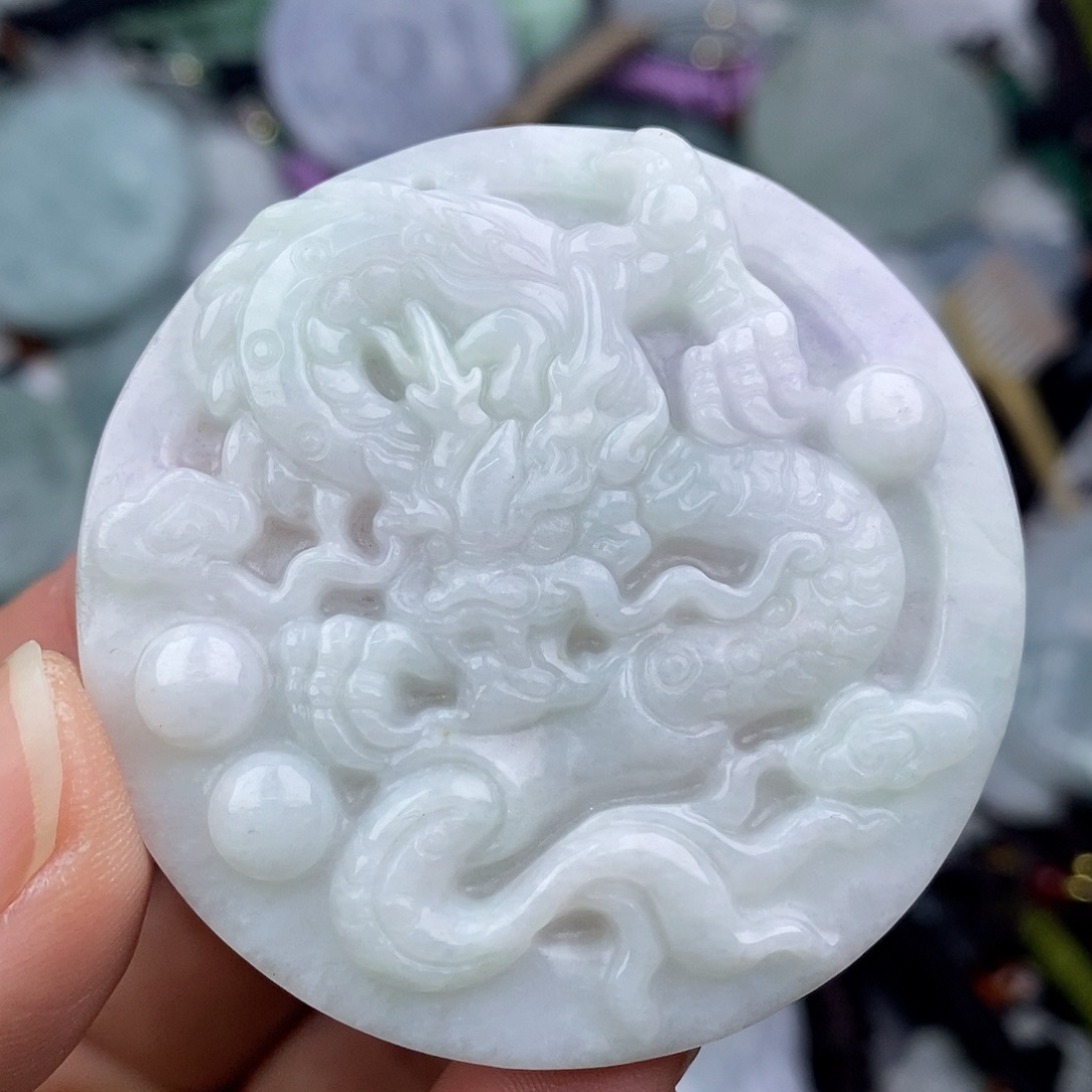 翡翠挂件未镶嵌翡翠