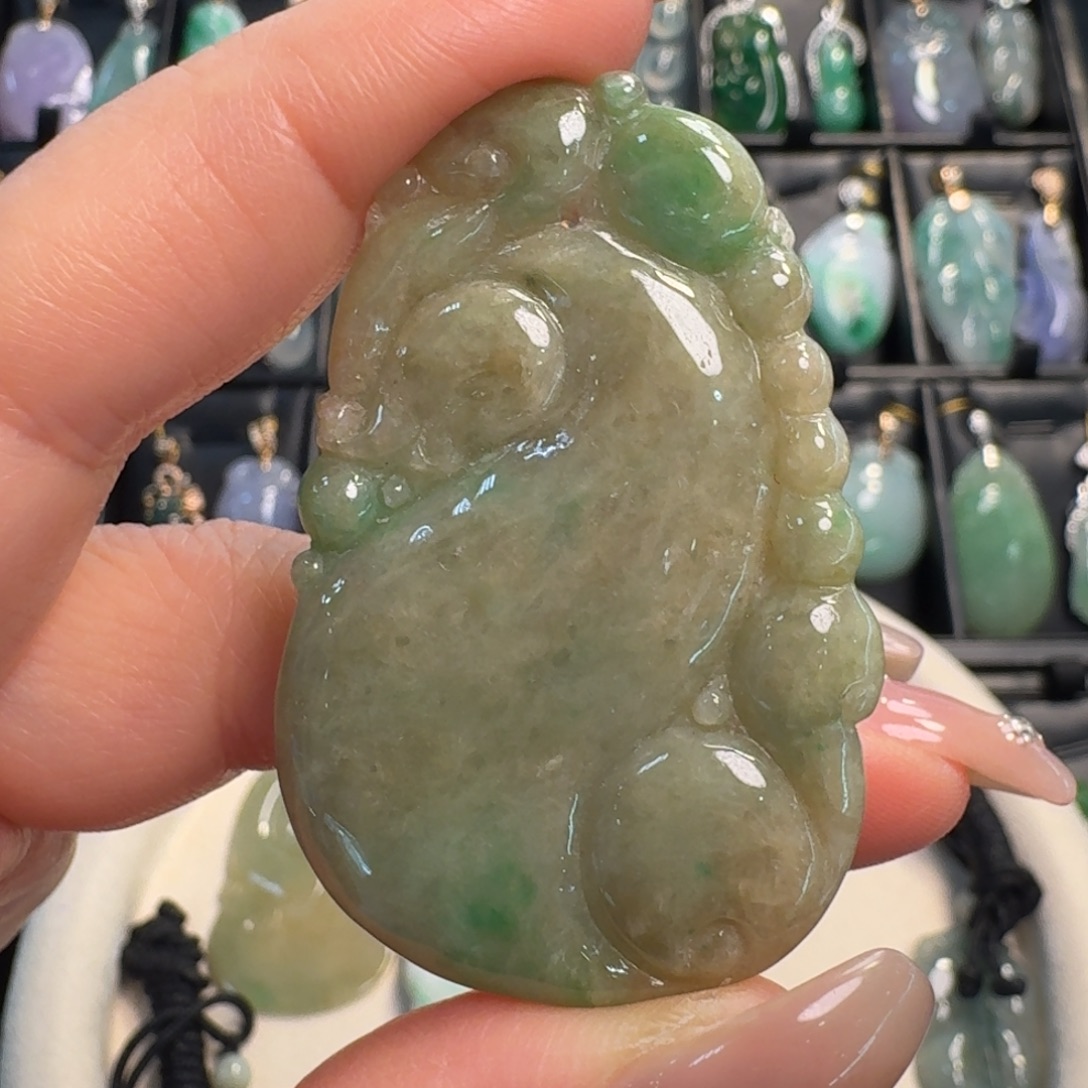 翡翠未镶嵌颈饰福瓜