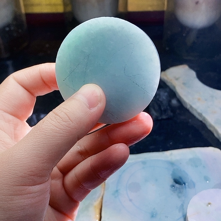 翡翠未镶嵌颈饰毛料14