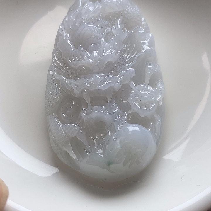 翡翠散珠长64龙牌1个