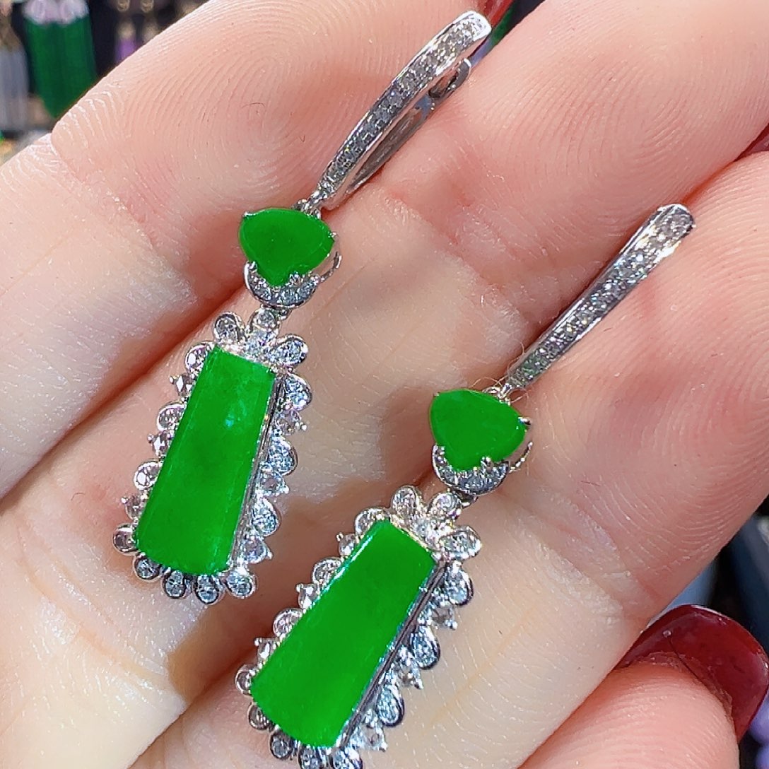 翡翠18K金镶嵌耳饰签收后24小时鉴赏期