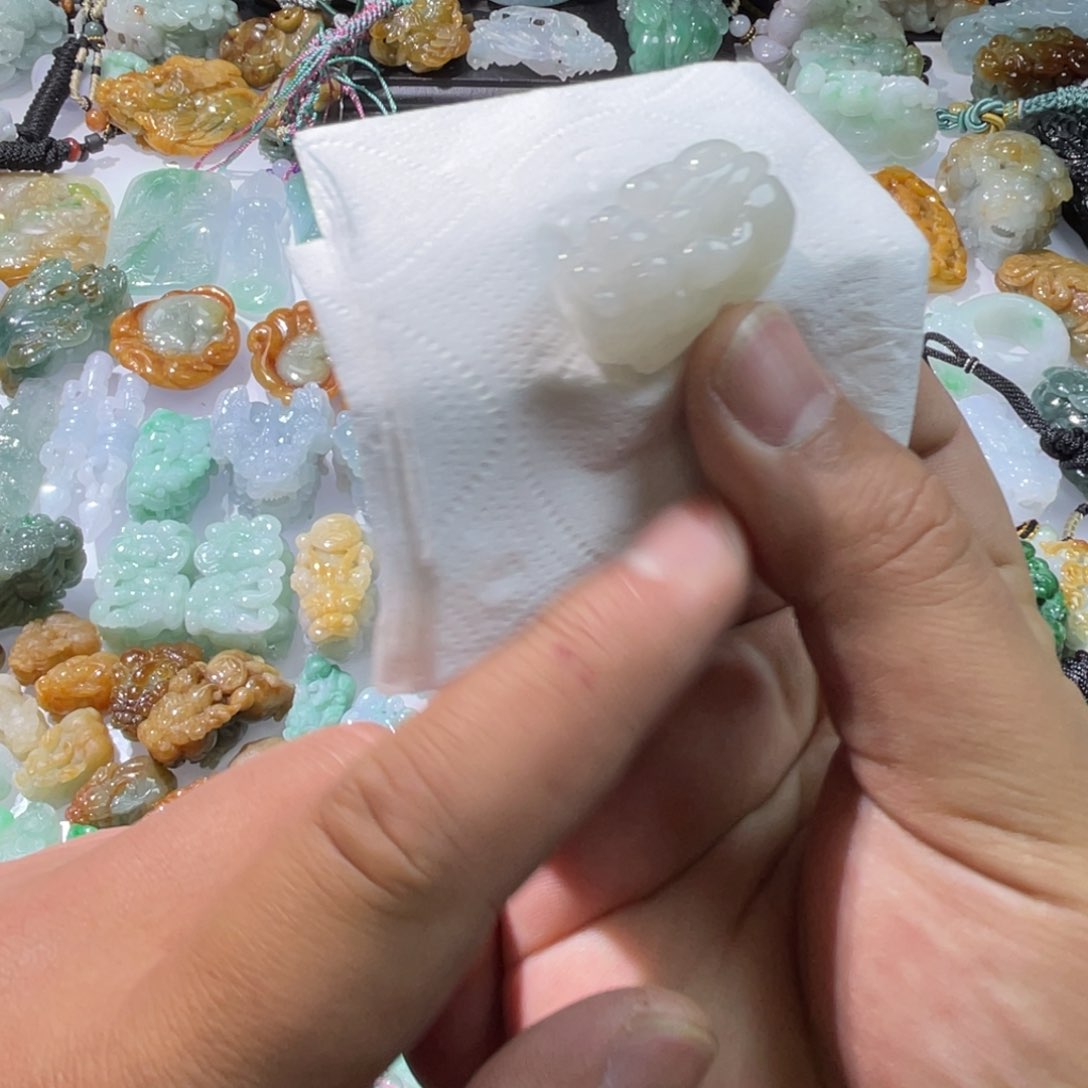 翡翠颈饰未镶嵌天然
