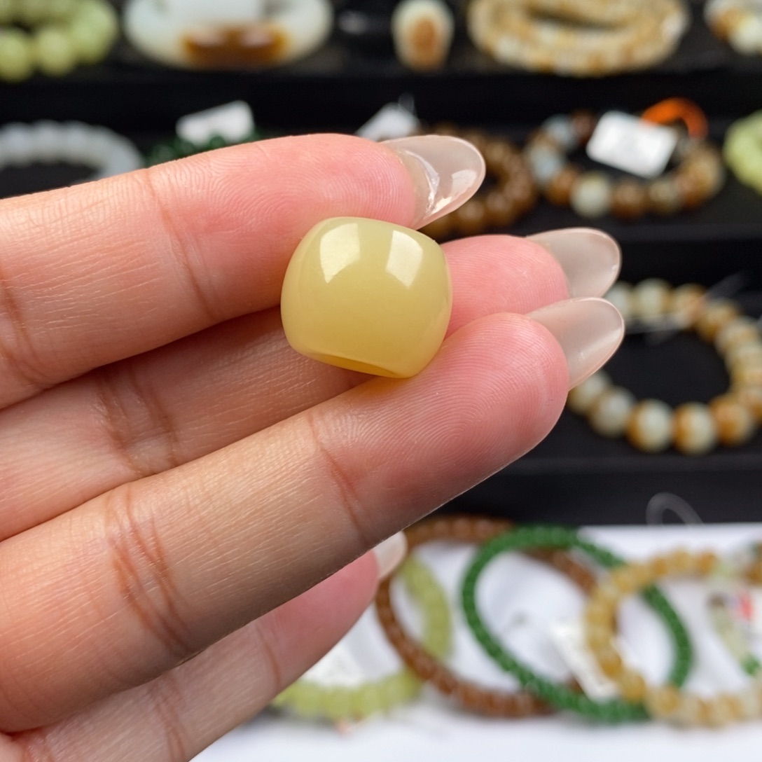 和田玉吊坠未镶嵌