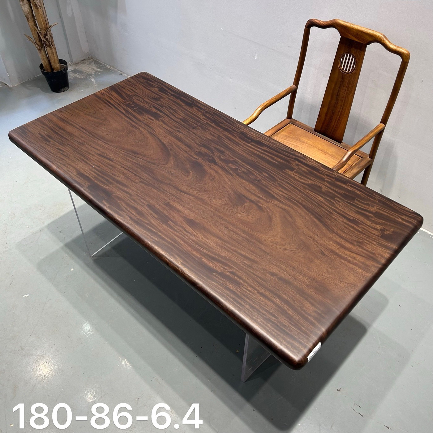 南美黑胡桃木尺寸：180-86-6.4