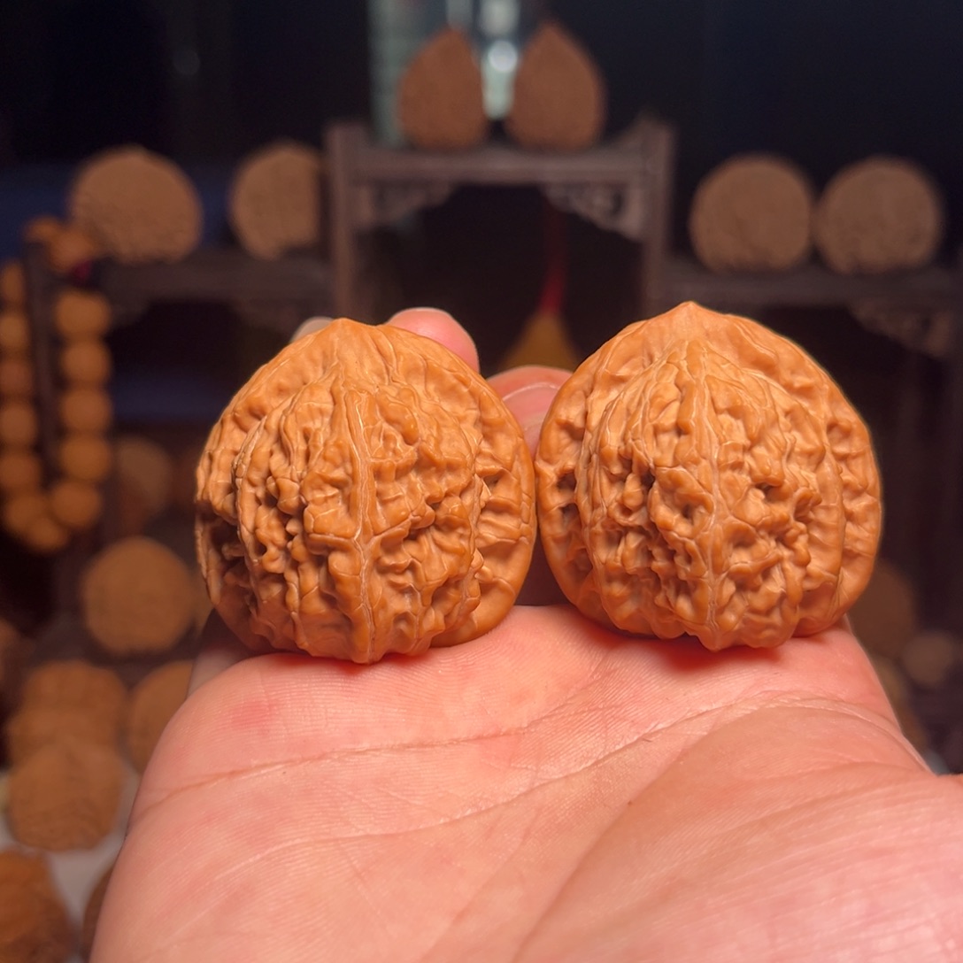 文玩核桃吊坠望月