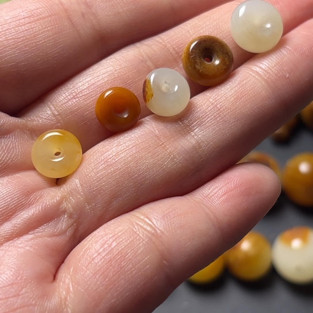 和田玉颈饰未镶嵌小**生