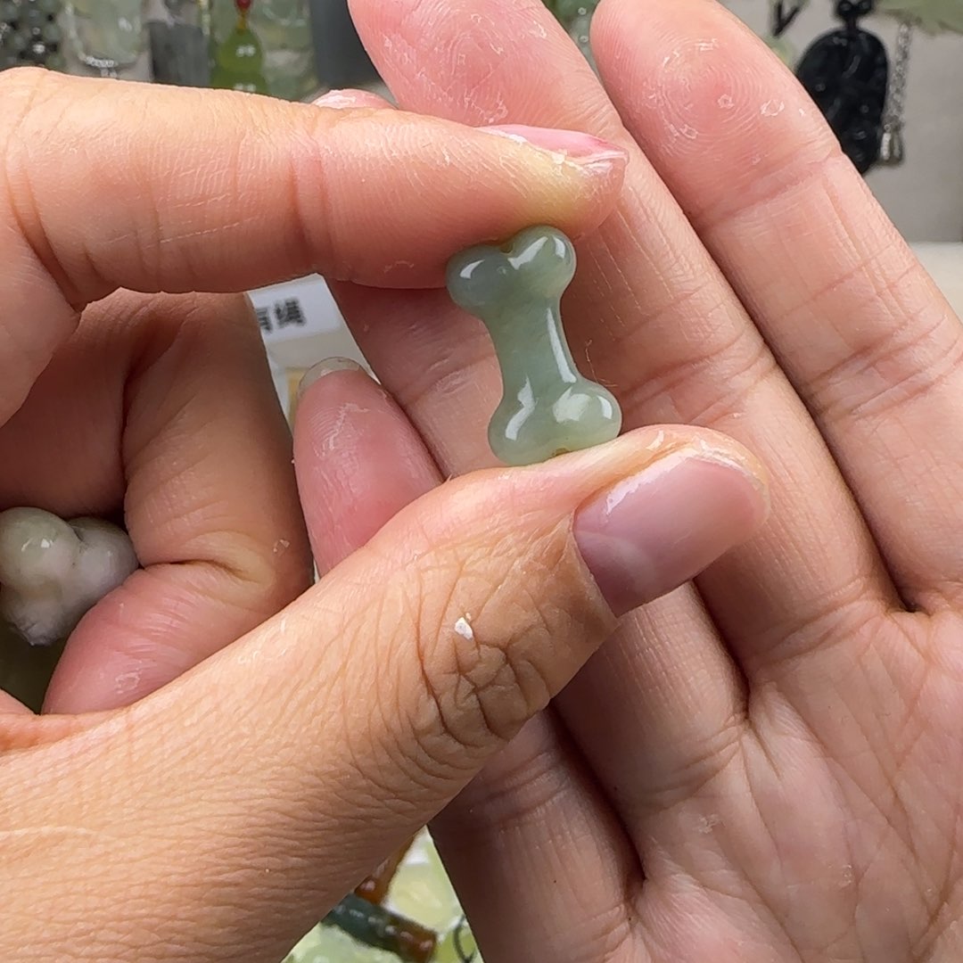 蛇纹石玉饰品未镶嵌