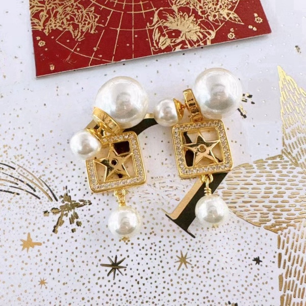 铜合金仿珍珠耳饰 五角星耳坠猪猪耳环