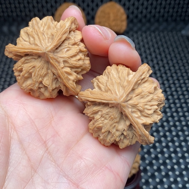 文玩核桃吊坠8盘山三棱42.8 