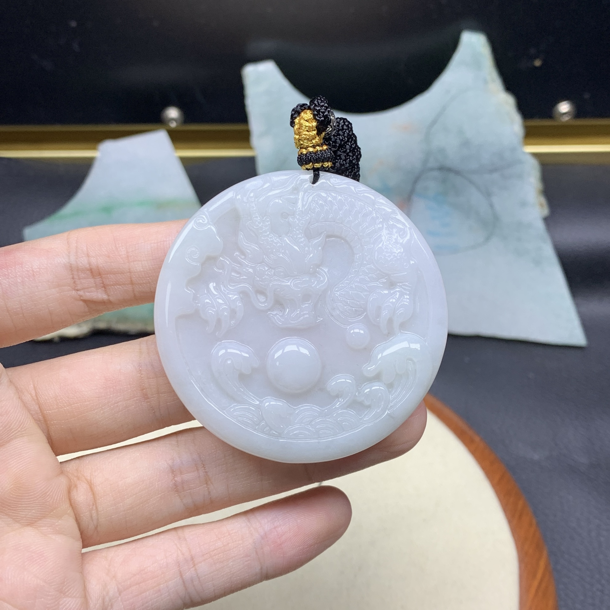 天然缅甸翡翠A货 龙牌吊坠毛衣链配饰圆牌挂件冰糯种百搭