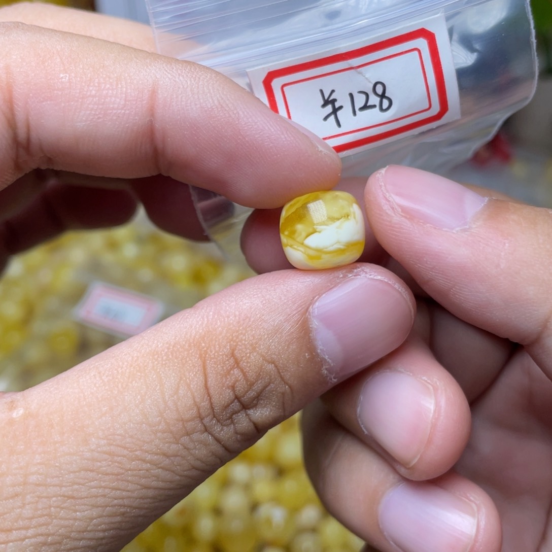 琥珀未镶嵌珠宝奇石
