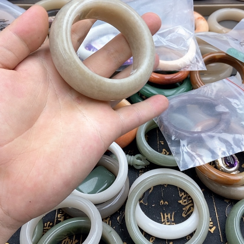 【闪购商品】石英质玉手镯58未镶嵌