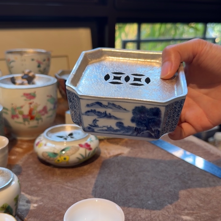 壶承天的作品是由一个