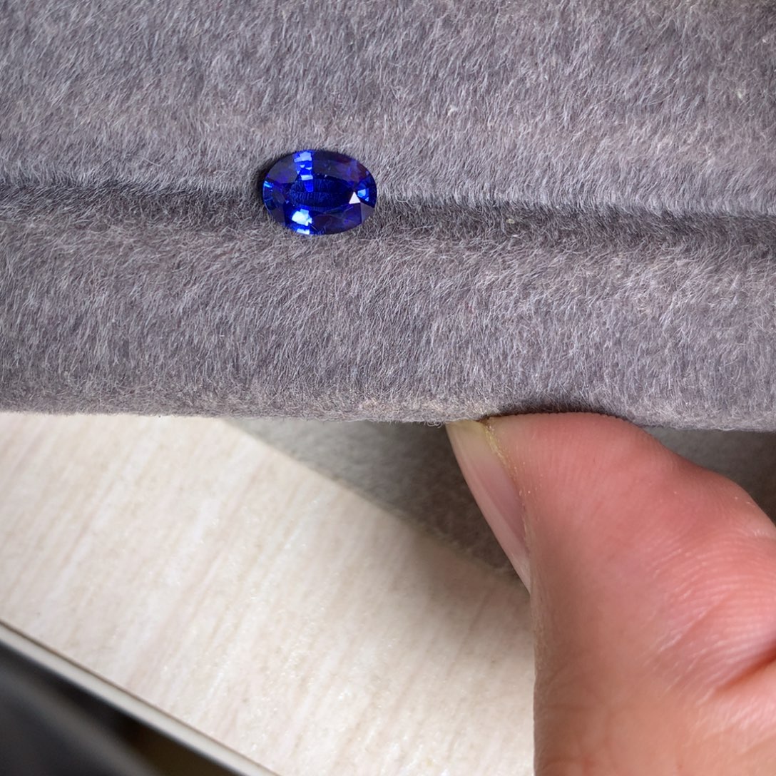 蓝宝石裸石1.02 斯里兰卡 皇家蓝