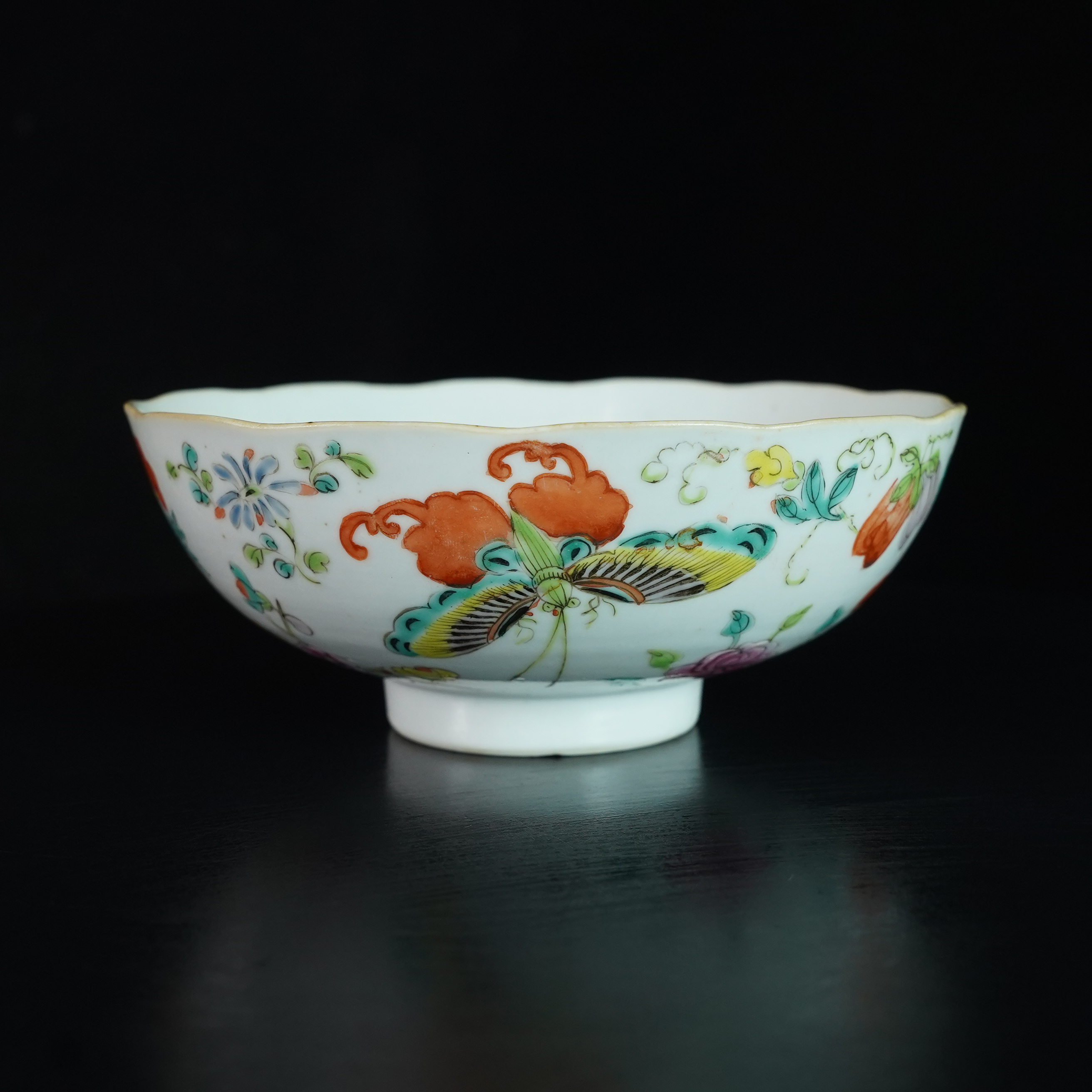 LABC250111008【十竹斋】清道光粉彩蝶恋花赏碗