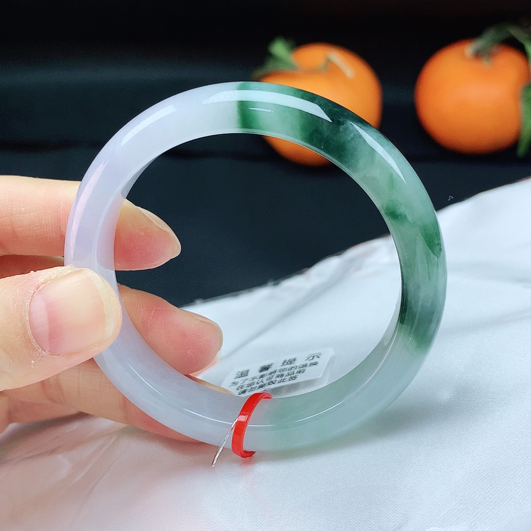 翡翠手镯未镶嵌52圈