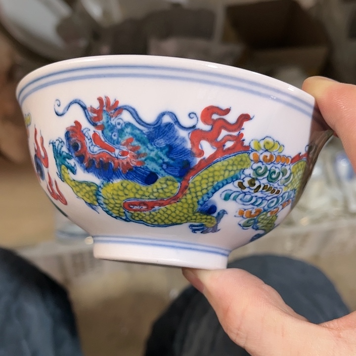 瓷片/////直径12.5厘米。红。