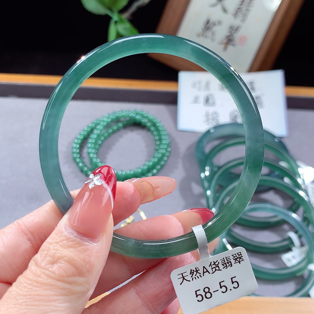 翡翠手镯（圆镯）未镶嵌