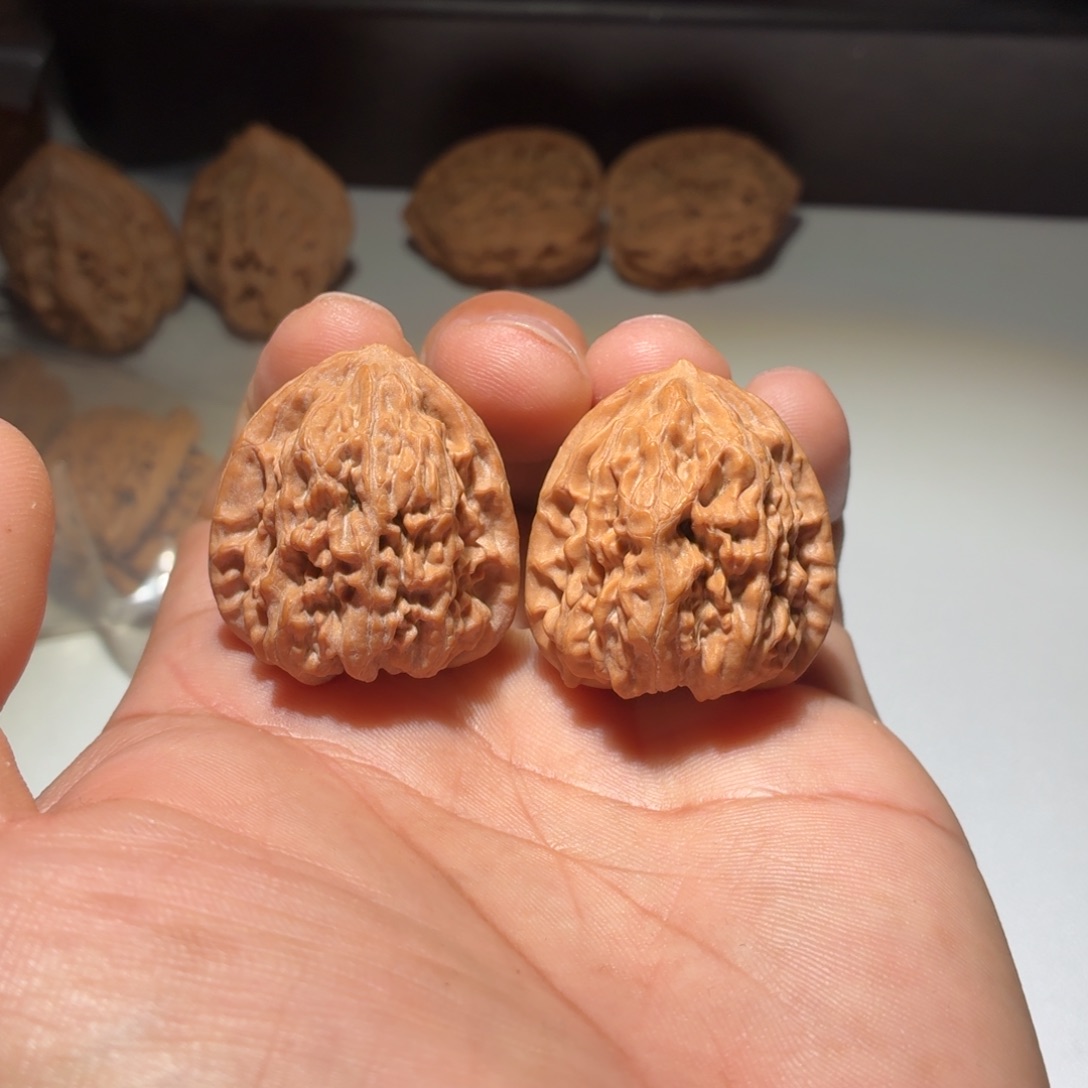 文玩核桃吊坠33边 34肚 35高 红玉乳 原树