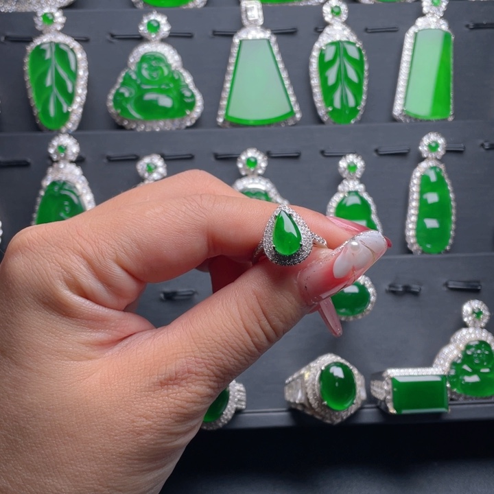 翡翠戒指未镶嵌翡翠戒指