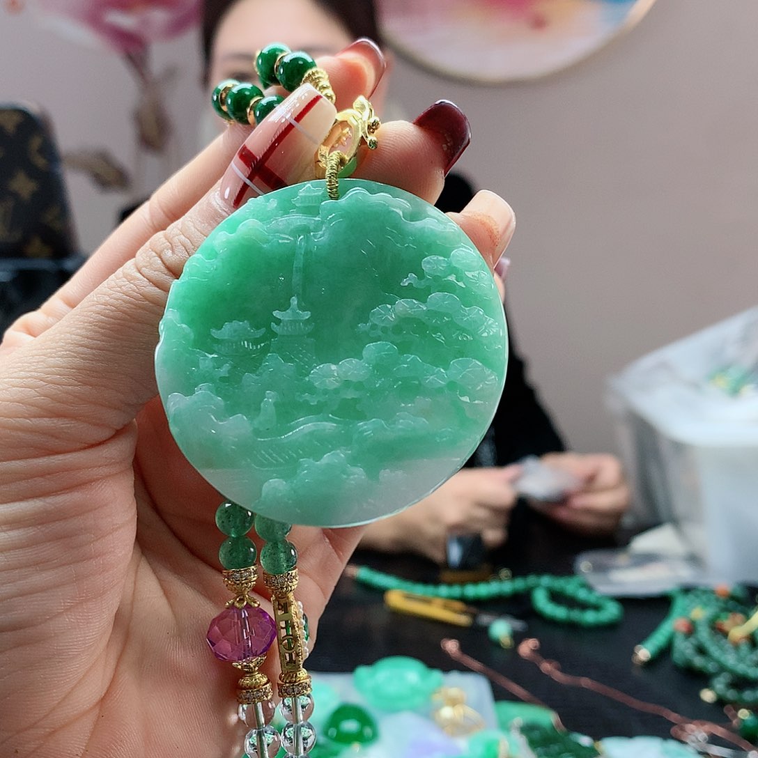 【闪购商品】翡翠吊坠(赠链)未镶嵌