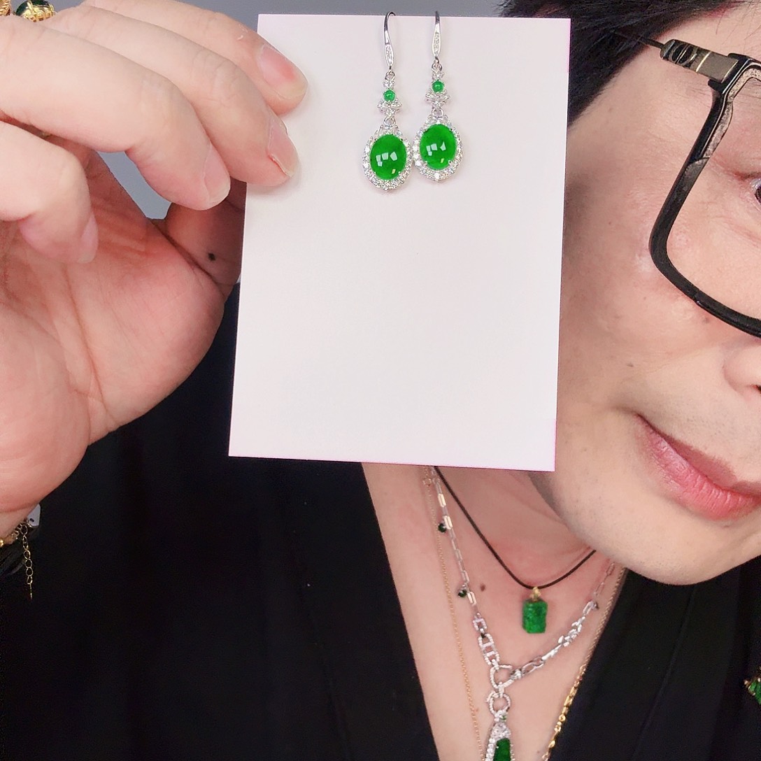 翡翠颈饰未镶嵌一对