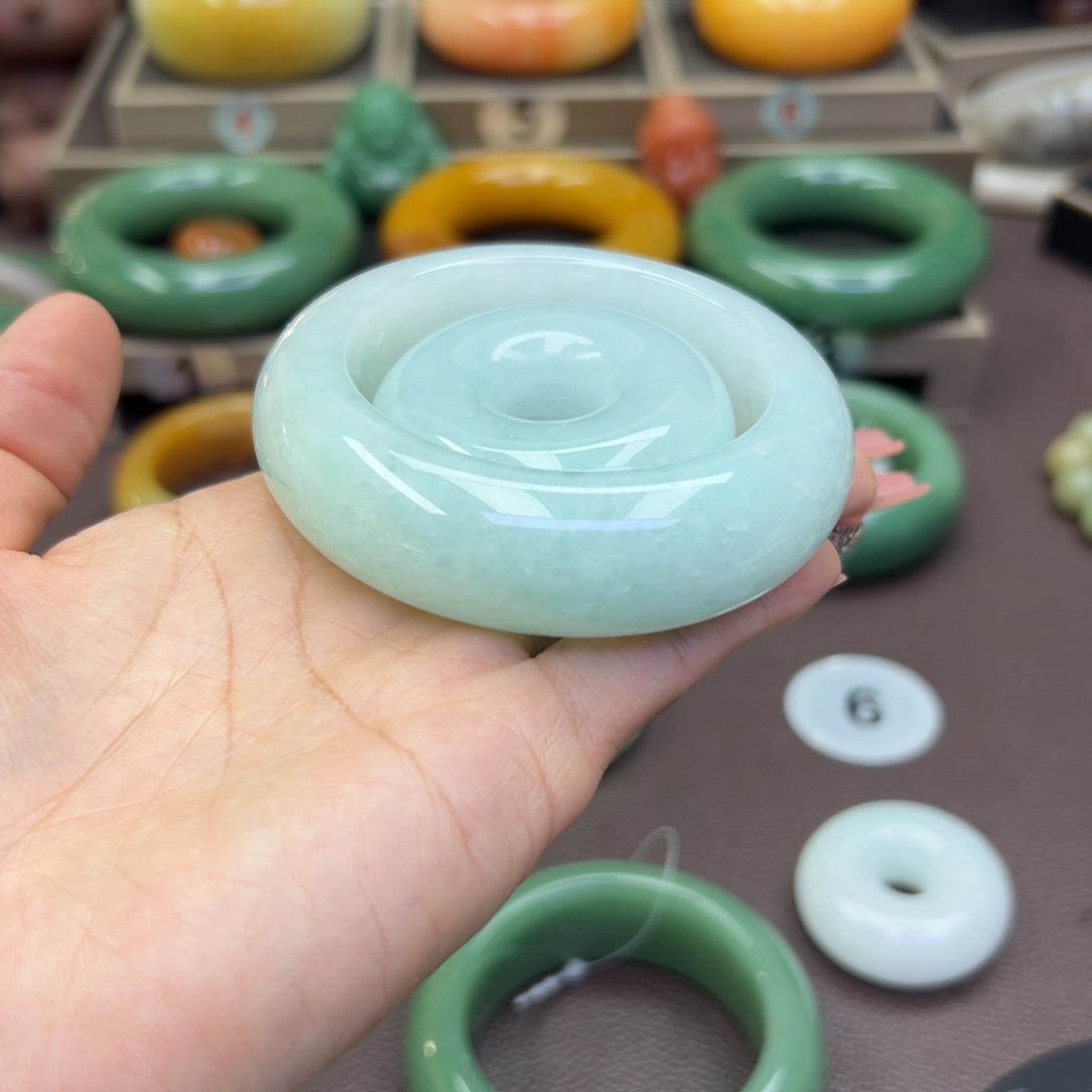 未镶嵌手镯石英岩玉R****n