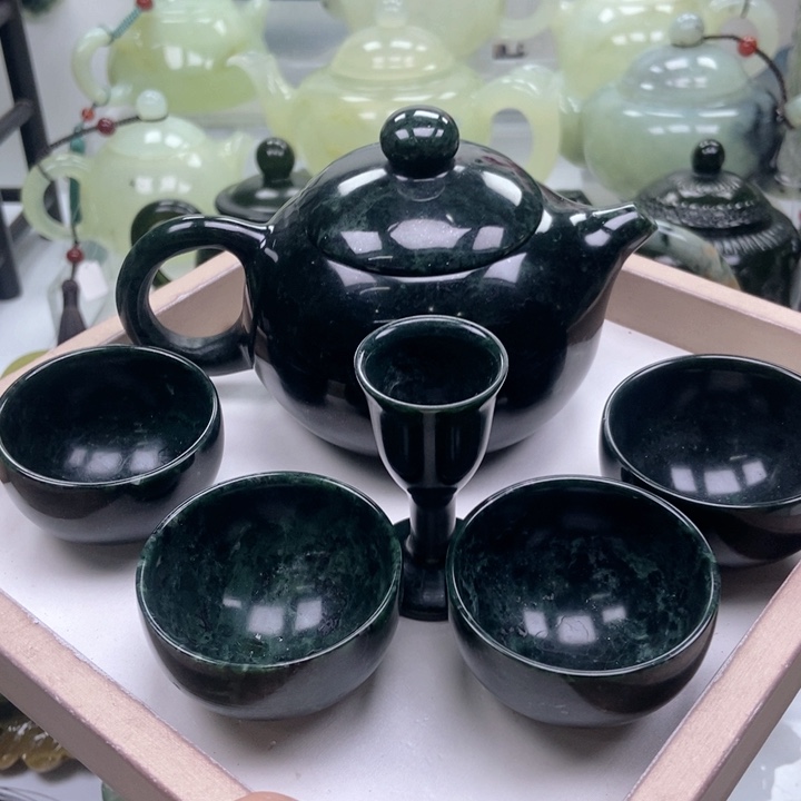 蛇纹石玉壶未镶嵌郑****播