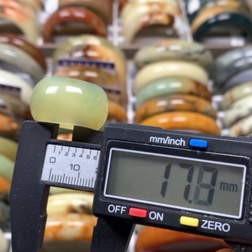 【闪购商品】蛇纹石玉未镶嵌手镯