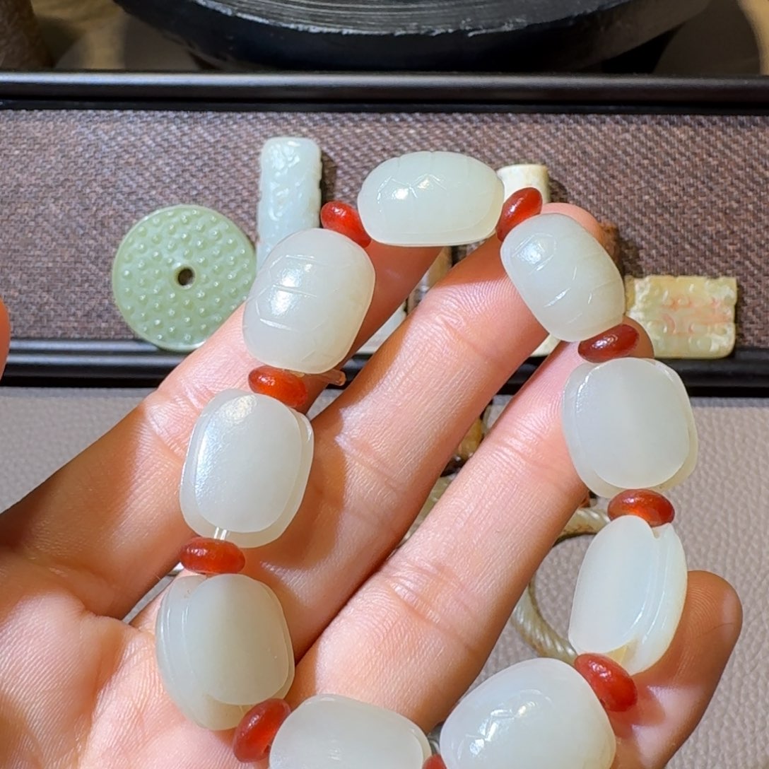 和田玉（糖玉）笔搁未镶嵌小****8