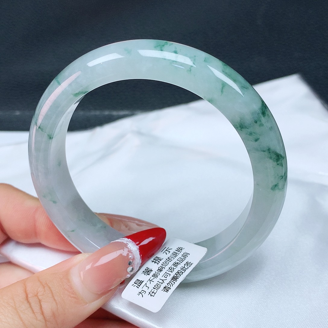 翡翠手镯未镶嵌57圈