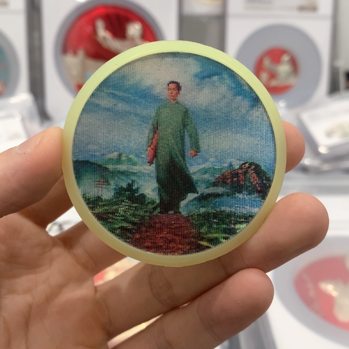 其他普通金属用****9红色纪念章 安源库存品相