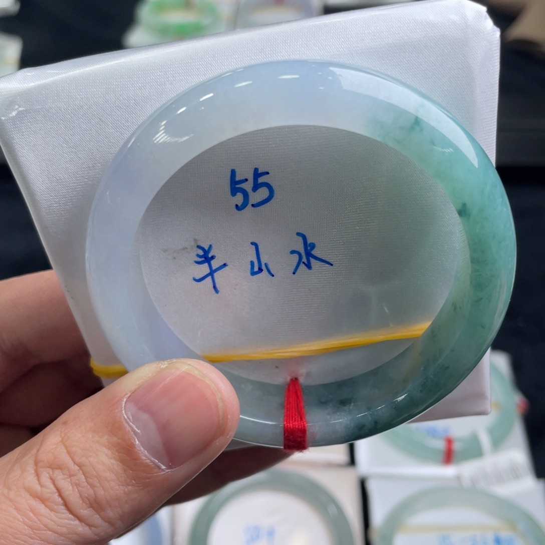 翡翠手镯未镶嵌翡翠手镯