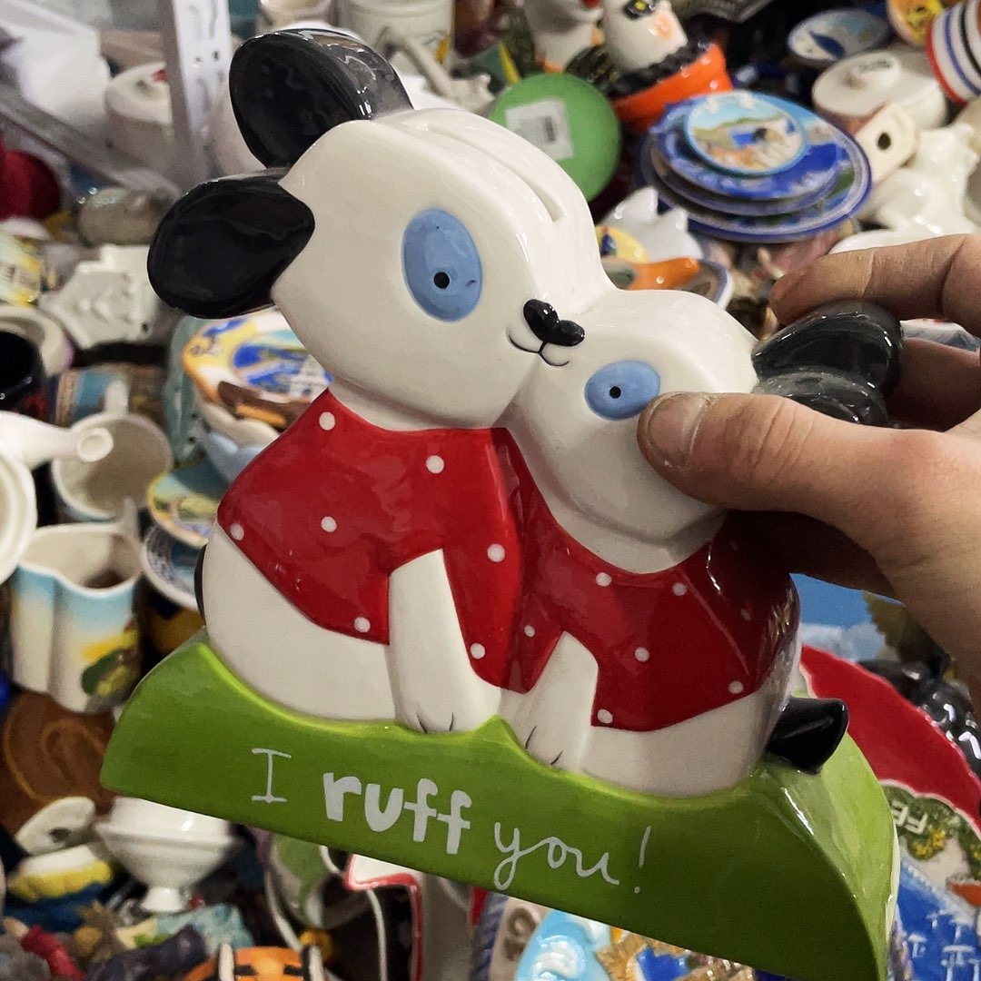 摆件  磕碰。 封釉。       