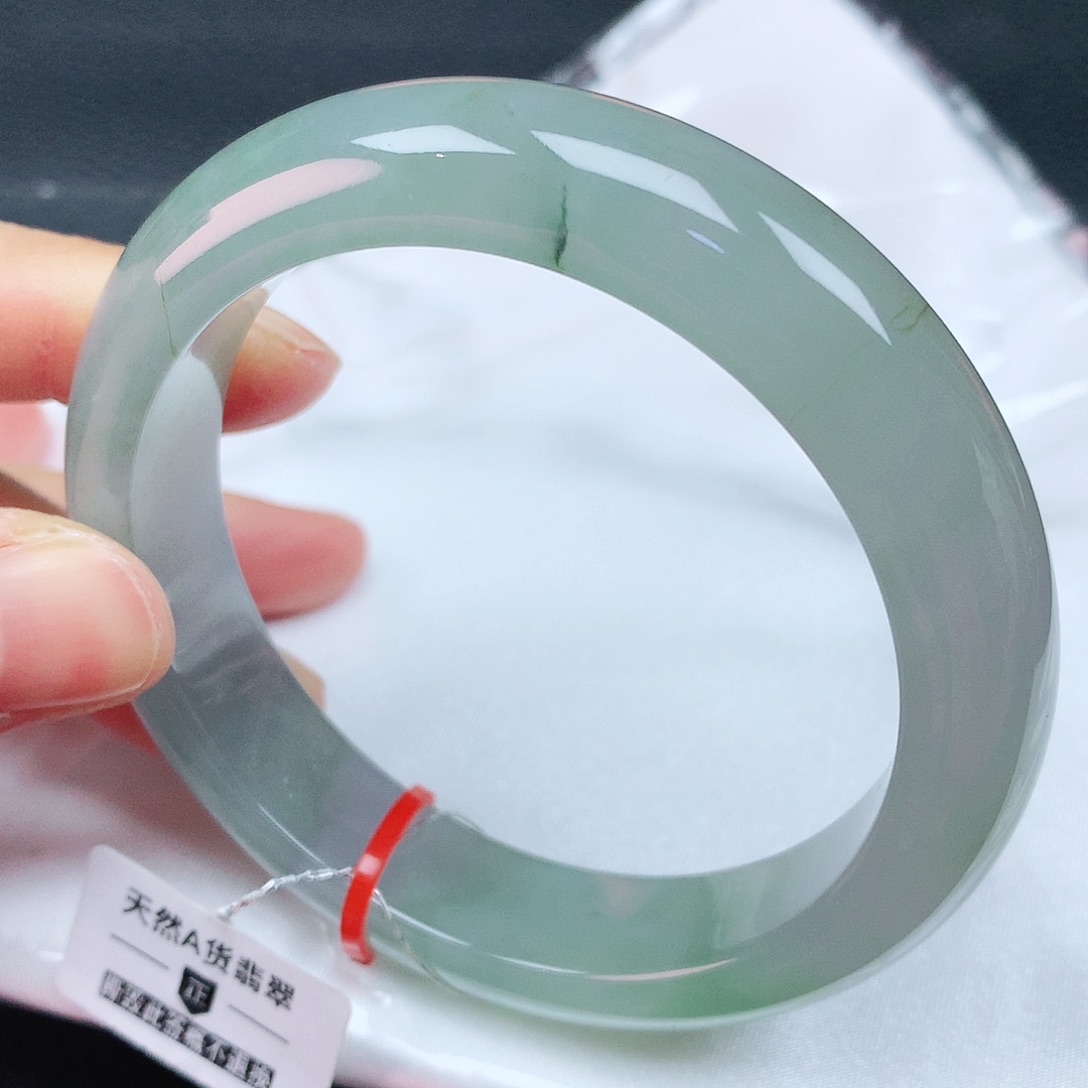 翡翠手镯未镶嵌56圈