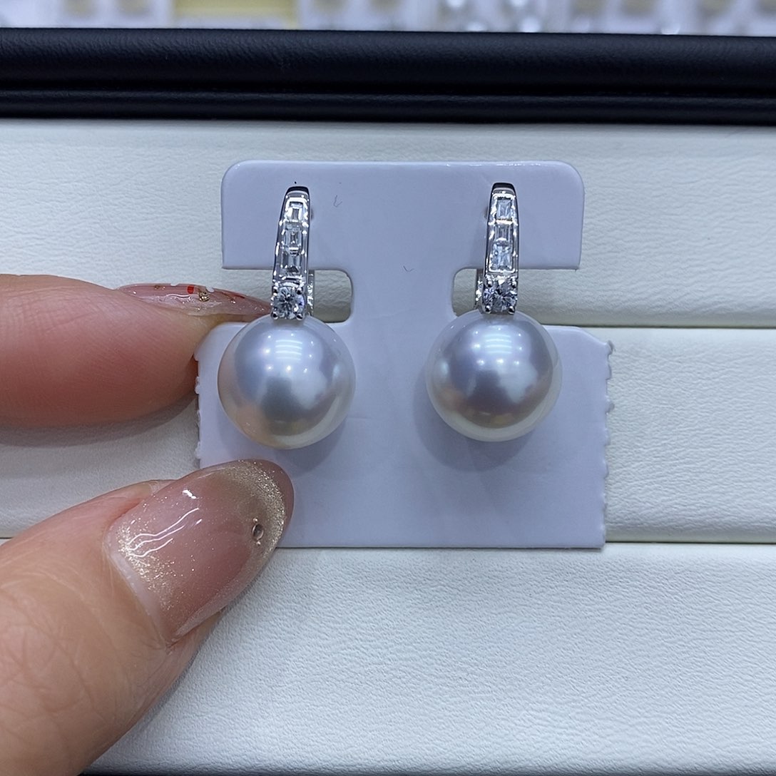 海水珍珠耳饰18K金镶嵌12到13点位
