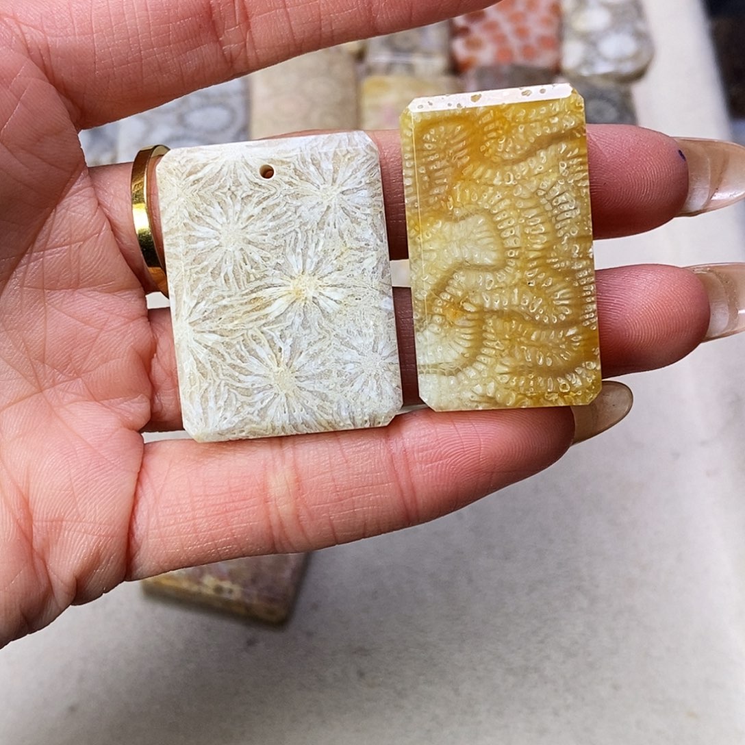 查罗石合金颈饰康**道