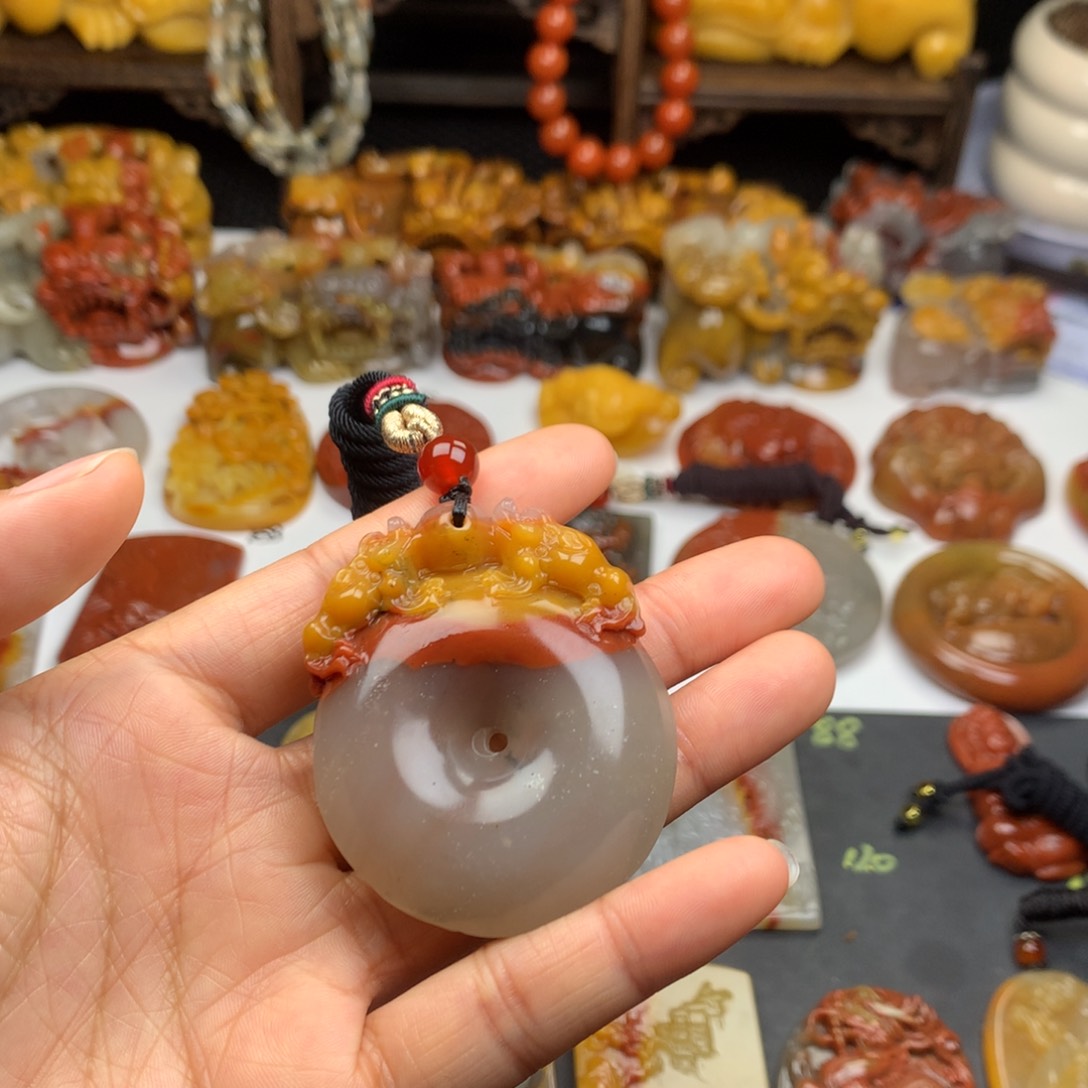 石英质玉（黄龙玉）挂件未镶嵌