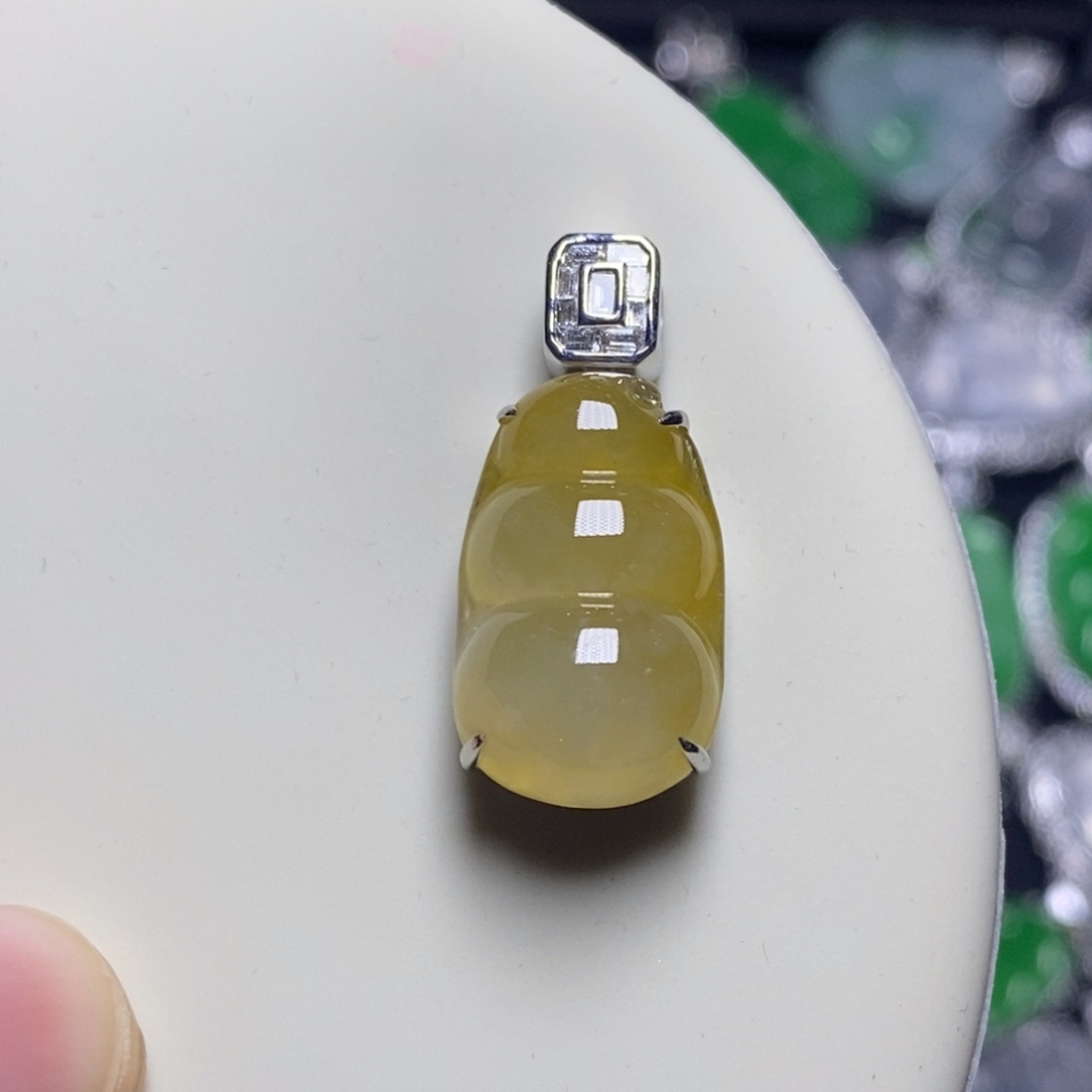 翡翠18K金镶嵌吊坠(不含链)黄豆