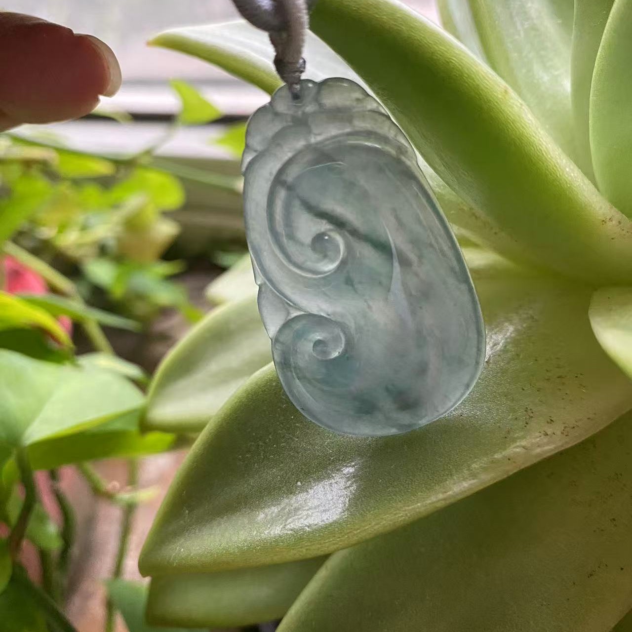 翡翠冰种如意吊坠天然缅甸翡翠A货冰透飘花大件饱满珠宝光泽闪亮