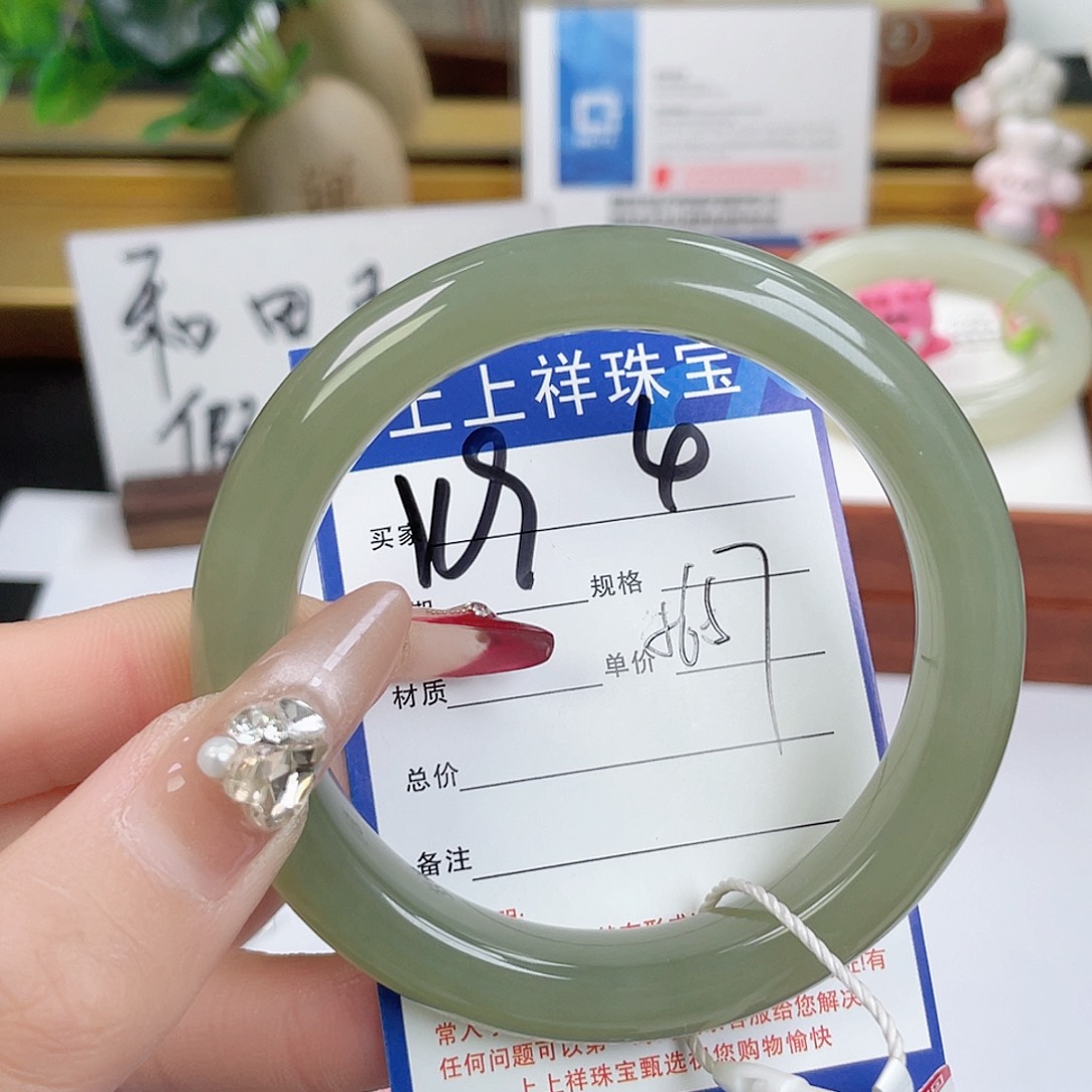 和田玉手镯未镶嵌