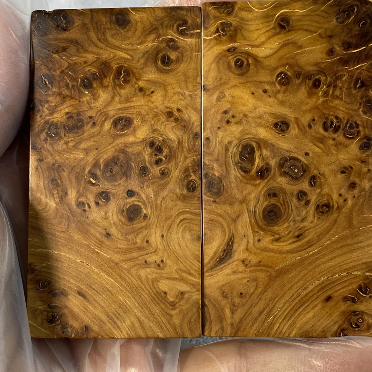 太行崖柏陈化料，雷击陈化瘤对牌，表面布满雷击纹，味道有炭烧香