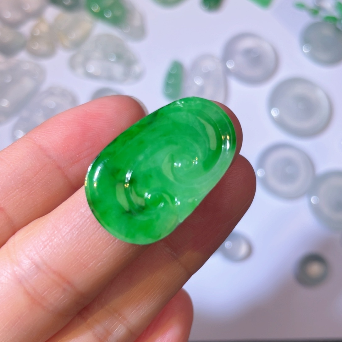 翡翠颈饰未镶嵌裸石