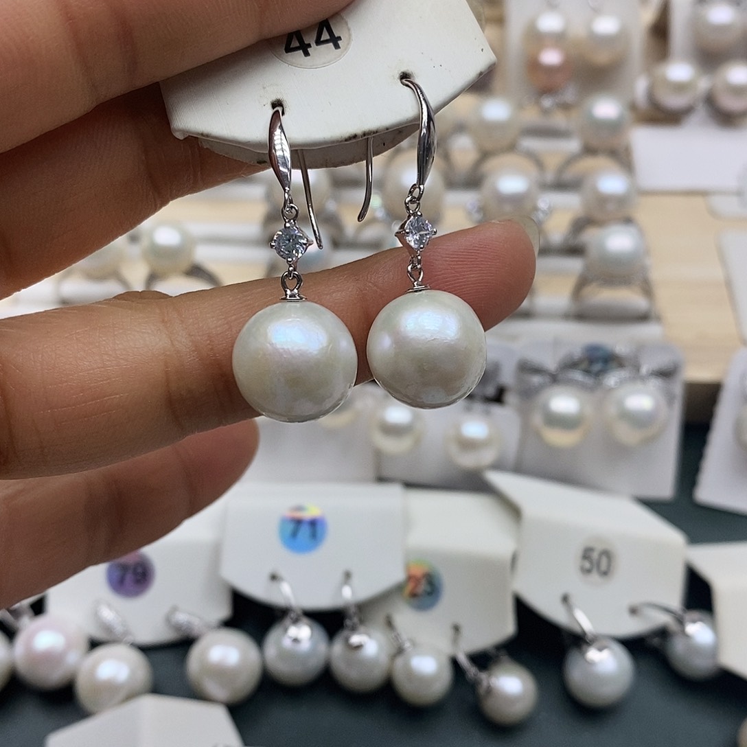 小***，淡水珍珠银S925镶嵌颈饰