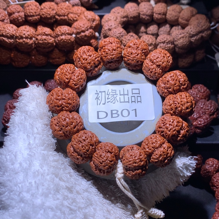 樊***烫吊坠金刚菩提25尺梁至尊梅花定制款